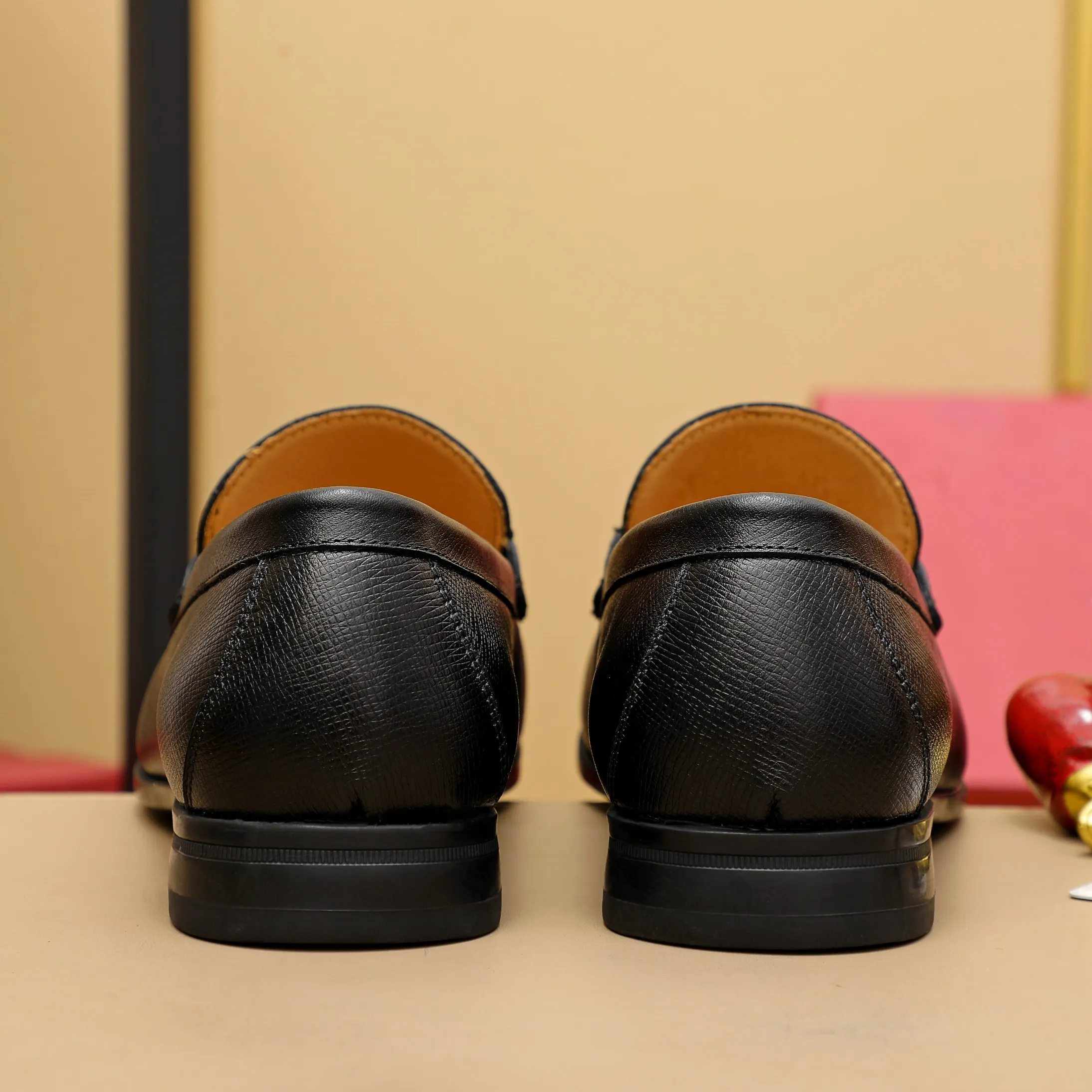 Men's clothing and shoes 💰460 🔥Ferragamo's new men's casual slip-on shoes🇨🇳Official website original 1:1 mold opening, original quality💯Fine workmanship, high-end luxury☘The upper is made of imported Italian first-layer cowhide🌴Luxury🐂leather lining🍓Rubber wear-resistant and non-slip outsole, breathable and comfortable to wear🍍The first choice for high-end men, black, size 38-45